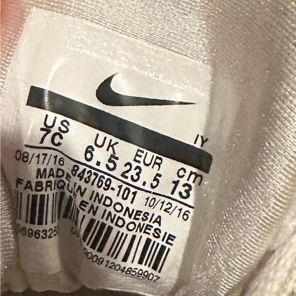 Nike Air Foamposite One White Fruity Pebbles kids size 7c - Picture 2 of 2